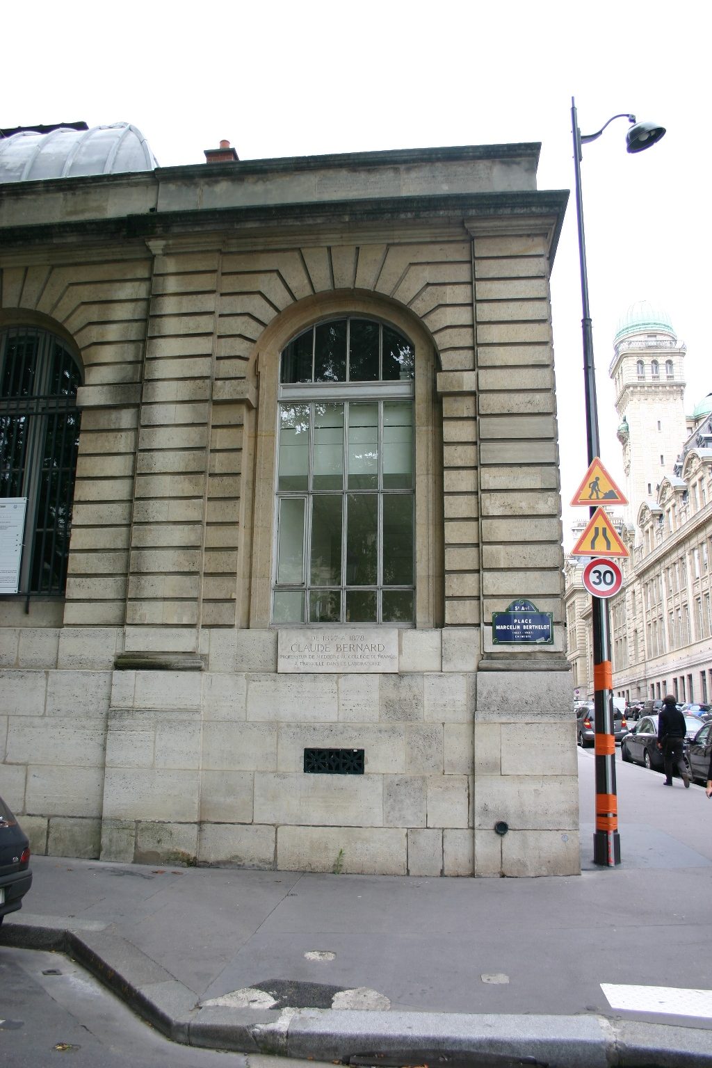 Claude Bernard's laboratory memorial tablet, College de France, Paris (1).JPG